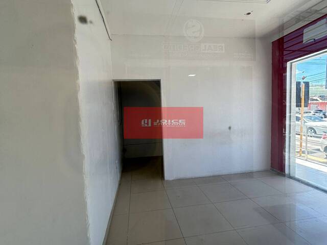 sala com a frente para Avenida Alberto Maranhão